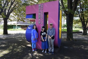 訪視日本姊妹校國立東京外國語大學留日生江○琦, 並與國立台灣大學留日生江○同學合影。圖片