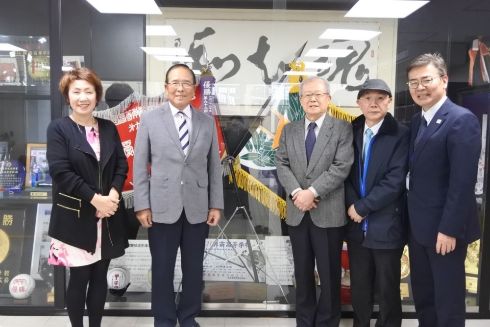 葉哲正董事長與趙順文講座教授拜會興南高校我喜屋校長圖片
