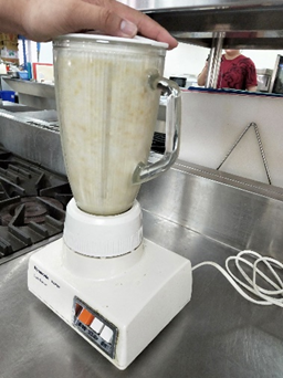 用果汁機以1：6=黃豆：水的比例打碎圖片