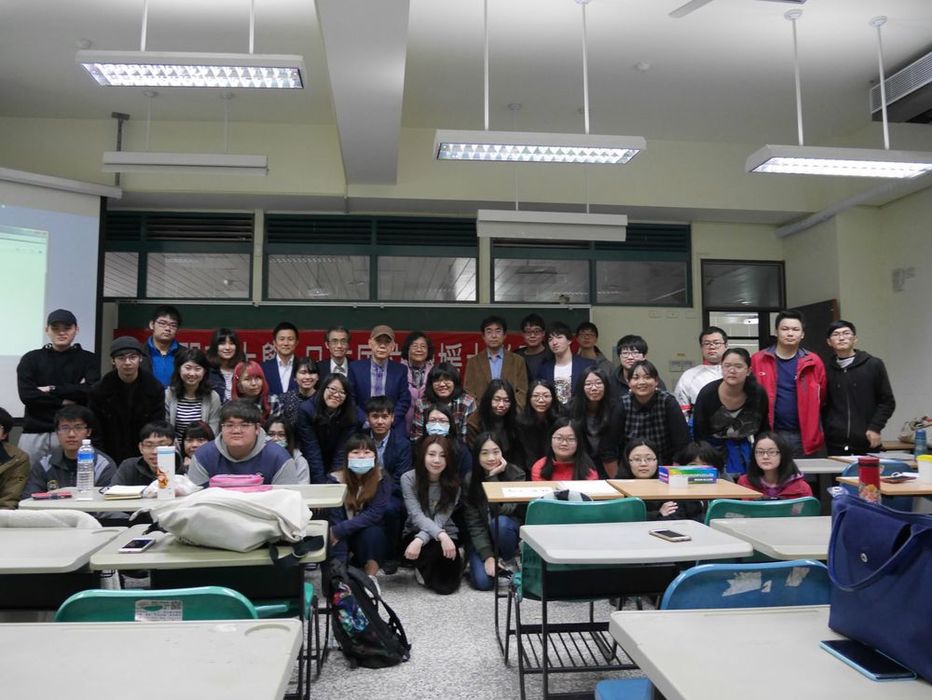 愛媛大學學生與開南大學學生合影圖片