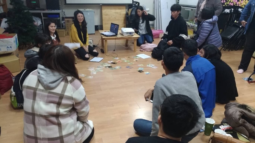 講師與成員討論觀後心得圖片